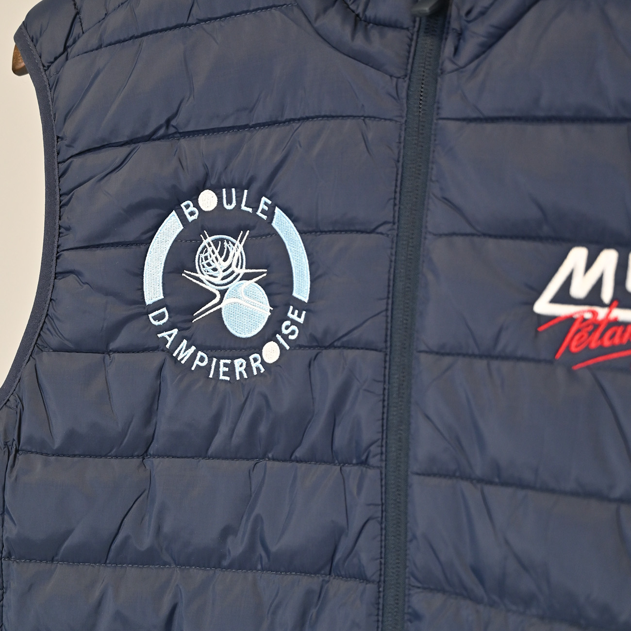 Broderie cœur et contre cœur